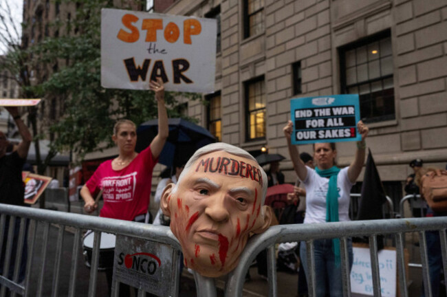 protesters-chant-against-the-arrival-of-israels-prime-minister-benjamin-netanyahu-during-the-80th-session-of-the-united-nations-general-assembly-thursday-sept-25-2025-in-new-york-ap-photoyuki