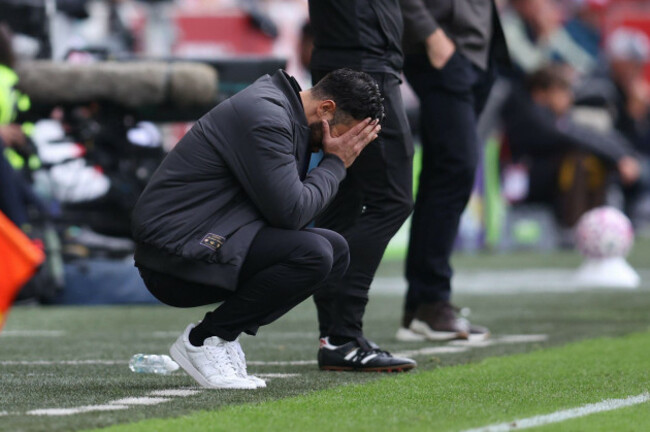 london-uk-27th-sep-2025-ruben-amorim-manager-of-manchester-united-reacts-during-the-brentford-vs-manchester-united-premier-league-match-at-gtech-community-stadium-london-picture-credit-should-r