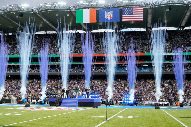 myles-smith-performs-at-half-time-during-the-nfl-international-match-at-croke-park-in-dublin-ireland-picture-date-sunday-september-28-2025
