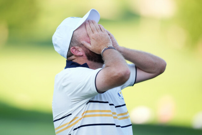 shane-lowry-celebrates-a-putt-on-the-18th-green-to-retain-the-ryder-cup-for-team-europe-on-day-three-of-the-2025-ryder-cup-at-the-bethpage-black-course-farmingdale-new-york-picture-date-sunday-sep