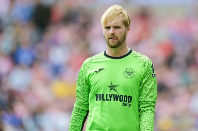 caoimhin-kelleher-of-brentford-fc-during-the-premier-league-match-between-sunderland-and-brentford-at-the-stadium-of-light-sunderland-on-saturday-30th-august-2025-photo-scott-llewellyn-mi-news
