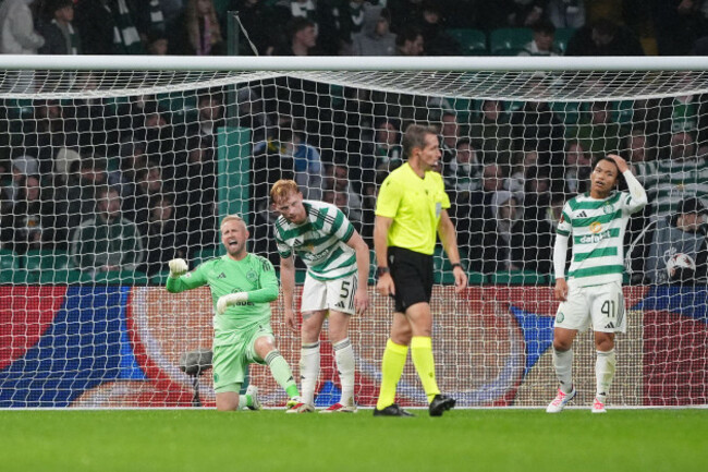 celtic-goalkeeper-kasper-schmeichel-left-and-team-mates-react-after-sporting-bragas-gabri-martinez-scores-their-sides-second-goal-during-the-uefa-europa-league-match-at-celtic-park-glasgow-pictu