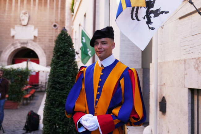 dario-a-new-swiss-guard-poses-for-photos-in-the-swiss-guard-barracks-at-the-vatican-thursday-oct-2-2025-ap-photoalessandra-tarantino