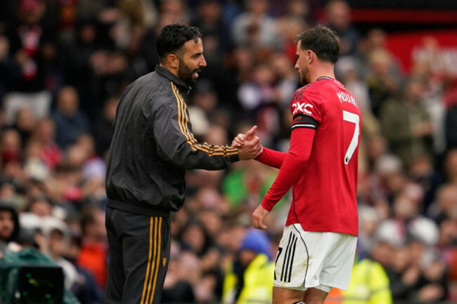 manchester-uniteds-mason-mount-right-shakes-hands-with-coach-ruben-amorim-after-being-substituted-during-the-english-premier-league-soccer-match-between-manchester-united-and-sunderland-at-old-traf