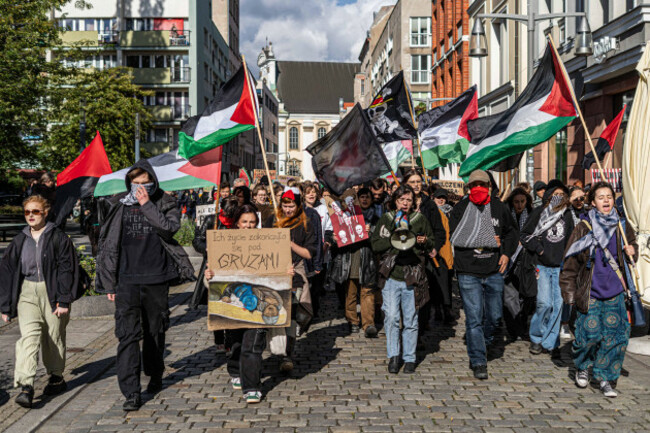 wroclaw-poland-5th-oct-2025-oct-10-2025-wroclaw-poland-ro-palestinian-demonstrators-march-through-downtown-wroclaw-calling-for-the-release-of-the-global-sumud-flotilla-activists-detained-by-is