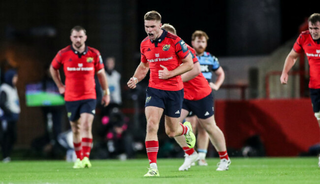 jack-crowley-celebrates-after-scoring-a-late-drop-goal