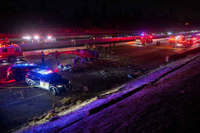sacramento-ca-usa-6th-oct-2025-traffic-was-backed-up-after-a-medevac-helicopter-with-three-people-crashed-on-eastbound-highway-50-near-44th-street-on-monday-oct-6-2025-in-sacramento-credit