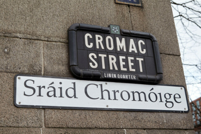 bilingual-street-signs-for-cromac-street-in-linen-quarter-english-and-irish-language-sraid-chromoige-belfast-northern-ireland-uk