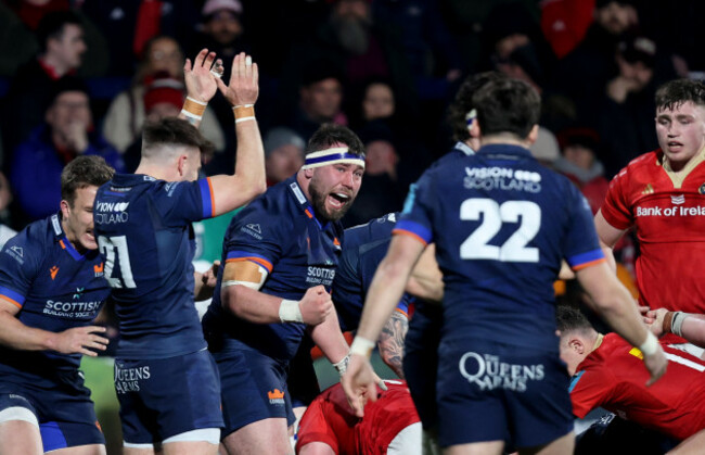 edinburgh-players-celebrate