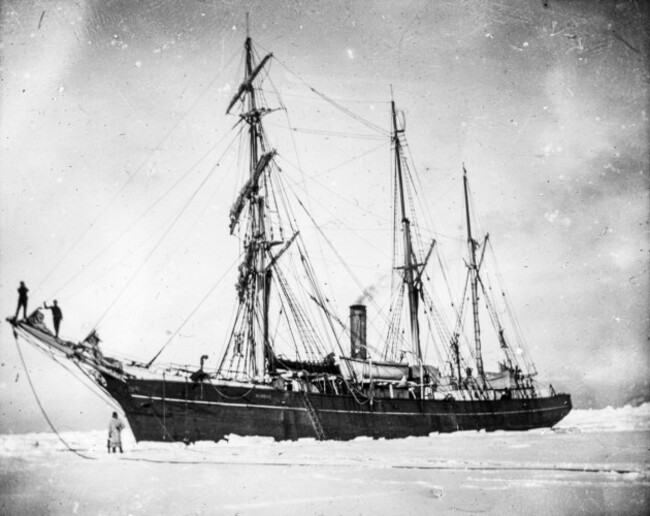 ernest-shackletons-ship-nimrod-held-up-in-the-ice-on-the-nimrod-expedition-to-the-south-pole-in-1908-1909-photograph