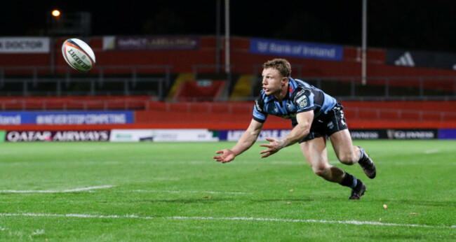 tom-bowen-scores-his-second-try