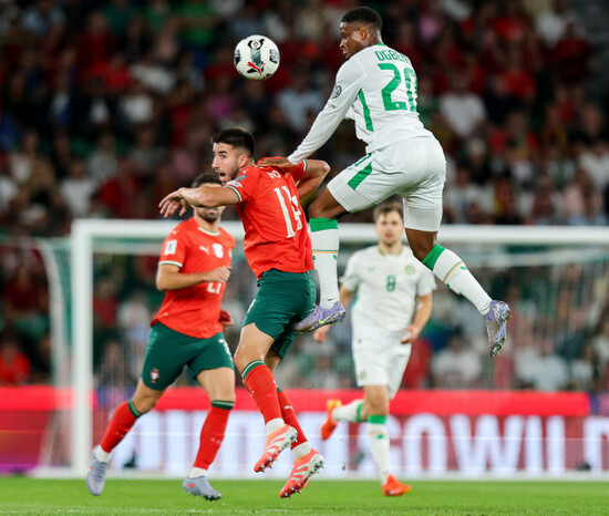 chiedozie-ogbene-and-goncalo-inacio-up-for-a-header