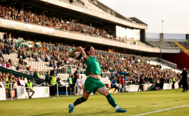 megan-campbell-takes-a-throw-in