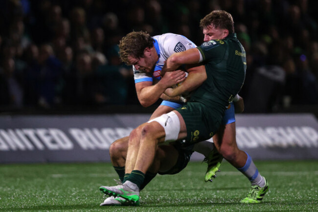 jan-hendrik-wessels-is-tackled-by-cian-prendergast