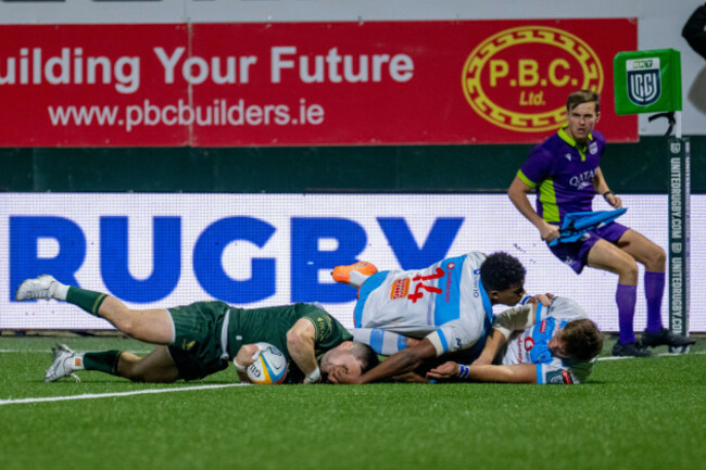galway-republic-of-ireland-17th-oct-2025-caolin-blade-of-connacht-scores-a-try-during-the-united-rugby-championship-round-4-match-between-connacht-rugby-and-vodacom-bulls-at-dexcom-stadium-in-galw