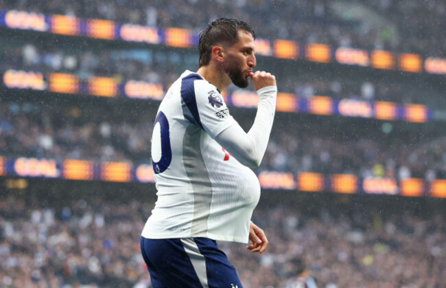 london-uk-19th-oct-2025-rodrigo-bentancur-of-tottenham-hotspur-celebrates-after-scoring-the-opening-goal-during-the-tottenham-hotspur-vs-aston-villa-premier-league-match-at-the-tottenham-hotspur-s