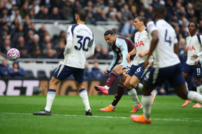 london-uk-19th-oct-2025-morgan-rogers-of-aston-villa-scores-his-sides-first-goal-during-the-premier-league-match-between-tottenham-hotspur-fc-and-aston-villa-fc-at-tottenham-hotspur-stadiumcr