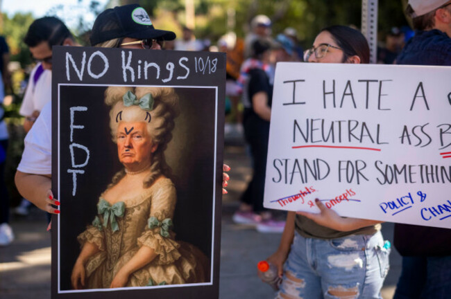 los-angeles-california-usa-19th-oct-2025-thousands-of-protesters-rally-during-the-no-kings-day-protest-in-los-angeles-on-saturday-oct-18-2025-credit-image-ringo-chiuzuma-press-wire