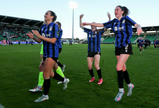 athlone-town-players-celebrate