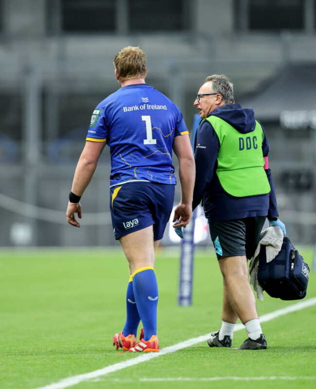 paddy-mccarthy-is-forced-to-leave-the-field-through-injury