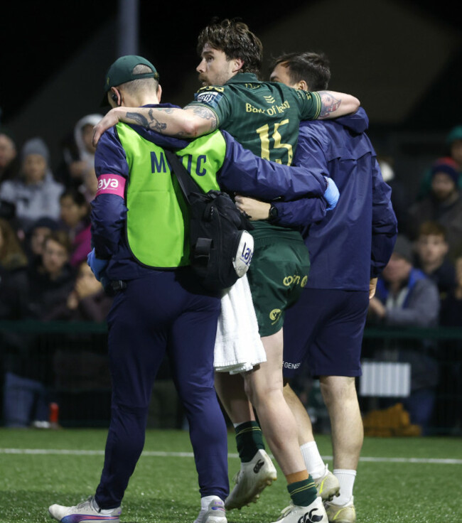 mack-hansen-leaves-the-field-injured-after-scoring-a-late-try