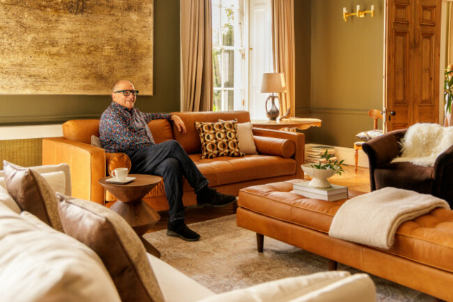 Lifestyle_With_Hugh_Tynte_Park_CR169_Scott_Charme_Cigar_3_Seater_Sofa_005