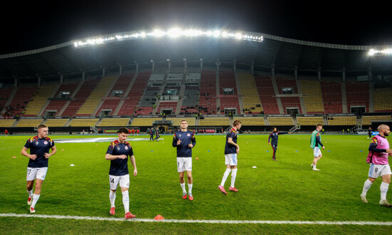 the-shelbourne-team-warm-up-ahead-of-the-game