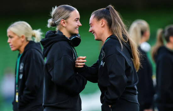 izzy-atkinson-and-jessica-ziu-before-the-game