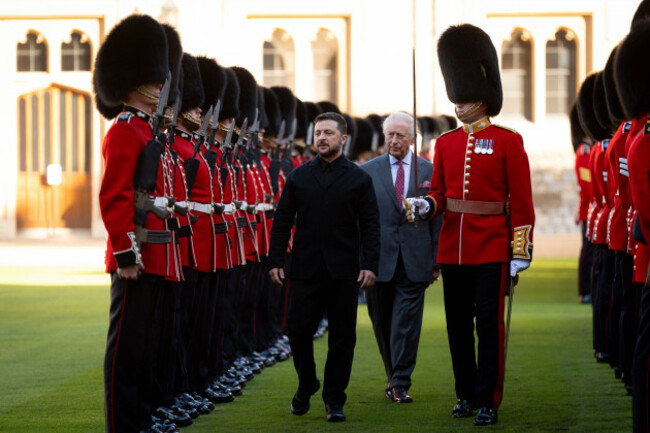 ukrainian-president-volodymyr-zelensky-king-charles-iii-and-major-ben-tracey-inspecting-a-guard-of-honour-at-windsor-castle-berkshire-picture-date-friday-october-24-2025
