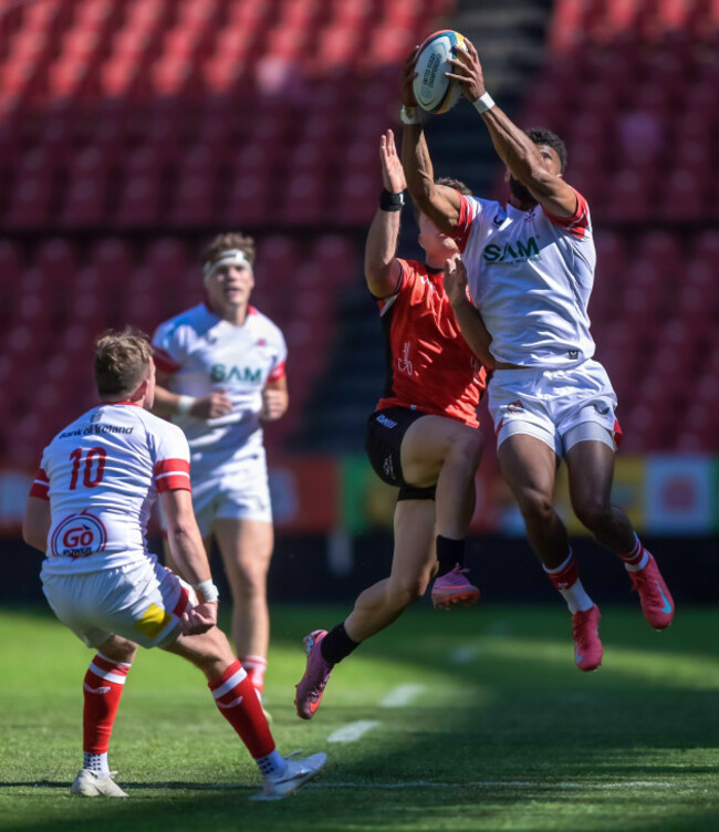 robert-baloucoune-wins-the-arial-ball-over-quan-horn