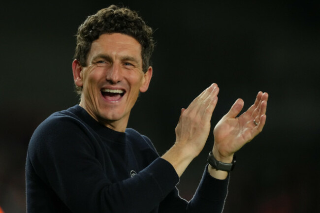 brentfords-head-coach-keith-andrews-reacts-after-the-premier-league-soccer-match-between-brentford-and-liverpool-in-london-saturday-oct-25-2025-ap-photodave-shopland