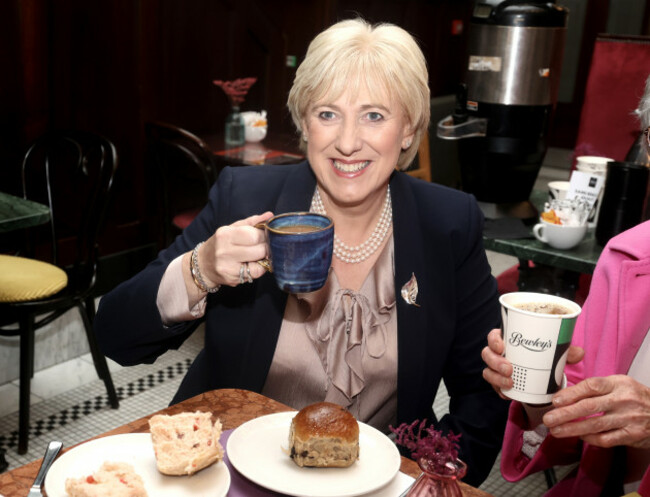 Heather Humphreys Canvassing526_90736108