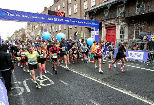 general-view-at-starting-line-as-the-irish-life-dublin-marathon-commences