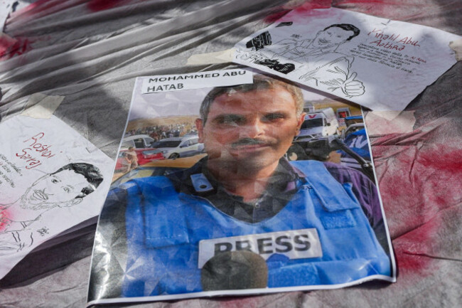 rome-italy-09th-sep-2025-placards-in-memory-of-journalists-killed-in-gaza-are-visible-during-a-public-commemoration-organized-by-the-order-of-journalists-of-lazio-and-articolo-21-at-piazza-santi