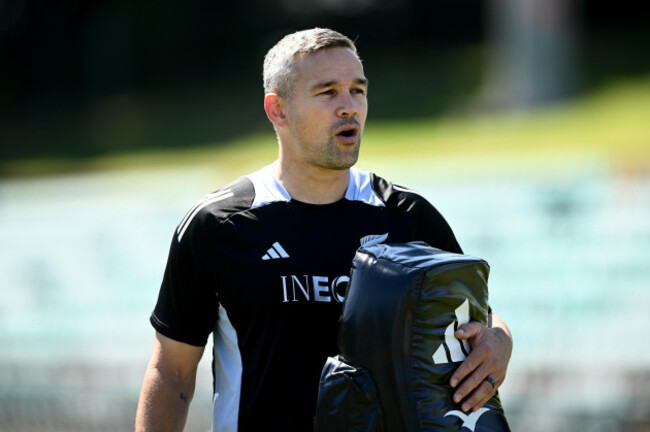 sydney-australia-17th-sep-2024-all-blacks-assistant-coach-tamati-ellison-during-a-new-zealand-all-blacks-training-session-at-leichhardt-oval-in-sydney-tuesday-september-17-2024-aap-imagedan