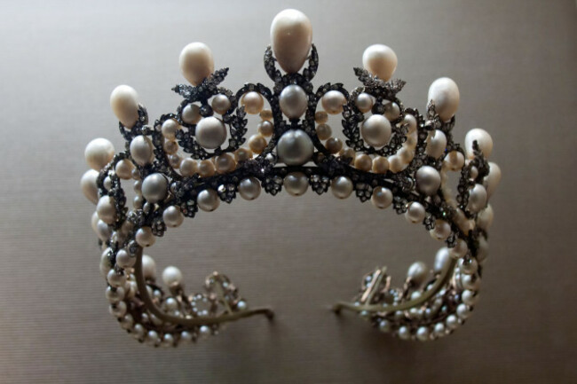tiara-of-empress-eugenie-19th-century-diamond-and-pearl-diadem-stolen-in-the-2025-louvre-robbery