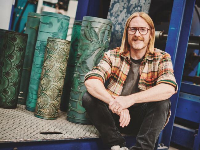 DIVINE SAVAGES - TOM