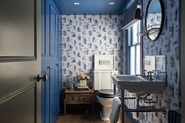 DIVINE SAVAGES SAFARI-SOIREE-'HERON-BLUE'-BATHROOM - PHOTO  @oliviaemeryinteriors
