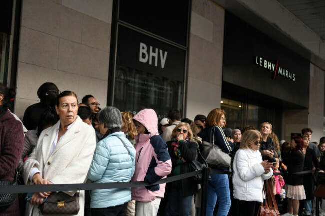paris-france-05th-nov-2025-several-hundred-people-wait-at-the-entrance-to-bhv-to-enter-the-shein-store-in-paris-on-november-5-2025-photo-by-florian-poitoutabacapress-com-credit-abaca-pressala