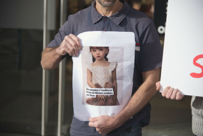 paris-france-3-nov-2025-mobilization-by-the-mouvenfants-association-today-at-the-bhv-against-the-sale-of-dolls-considered-controversial-by-the-shein-brand-credit-said-anasalamy-live-news