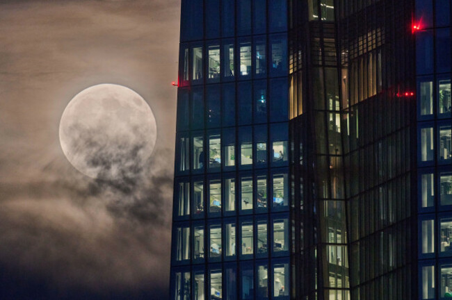 the-beaver-moon-rises-next-to-the-european-central-bank-in-frankfurt-germany-wednesday-nov-5-2025-ap-photomichael-probst