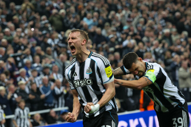 newcastle-uk-5th-nov-2025-dan-burn-of-newcastle-united-celebrates-scoring-his-sides-first-goal-during-the-uefa-champions-league-league-stage-match-between-newcastle-united-fc-and-athletic-club-a