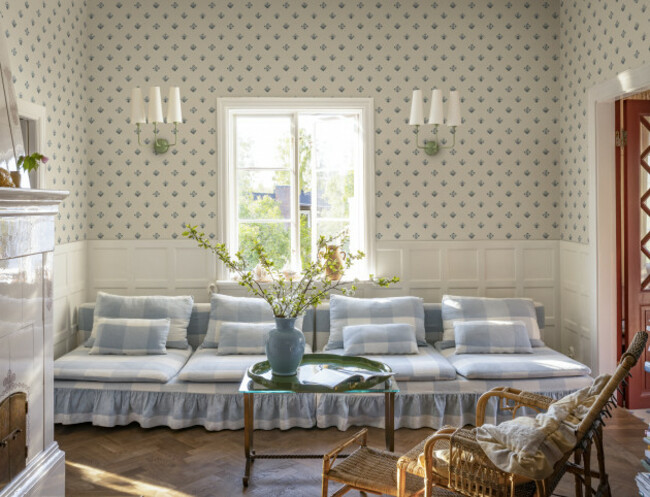 S10817_Amy_Blue_Sandberg-Wallpaper_interior1 Rosa and Friends Sandberg