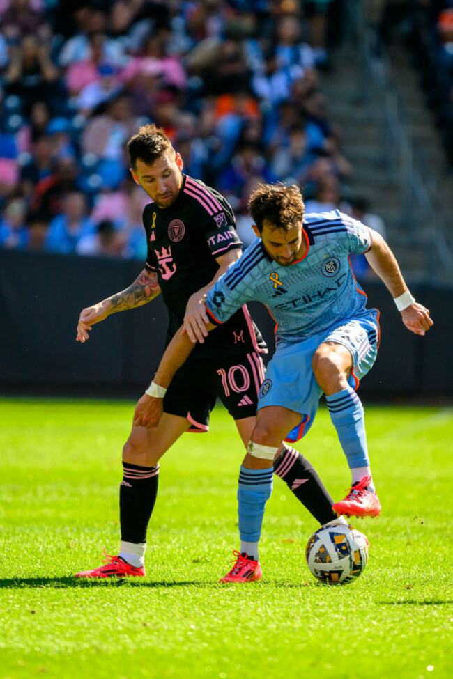 bronx-new-york-usa-21st-sep-2024-kevin-otoole-22-of-nyc-fc-goes-against-lionel-messe-of-miami-fc-mls-game-between-miami-fc-and-nyc-fc-at-yankee-stadium-credit-image-james-patrick-cooper