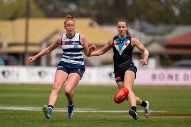adelaide-australia-20th-sep-2025-aishling-moloney-45-geelong-cats-and-teagan-germech-30-port-adelaide-battle-for-the-ball-during-the-2025-nab-aflw-season-game-between-port-adelaide-and-geelong