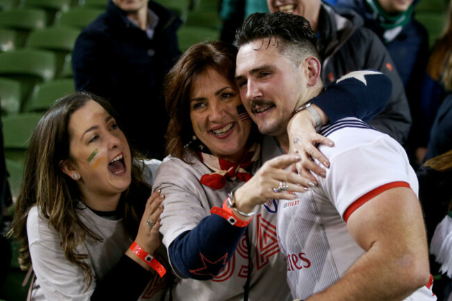 dylan-fawsitt-with-siobhan-fawsitt-and-megan-fawsitt