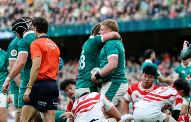 gus-mccarthy-celebrates-with-his-team-mates-after-scorning-his-sides-4th-try-of-the-match