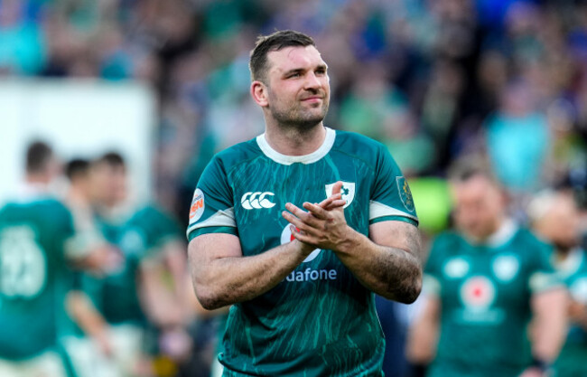 tadhg-beirne-celebrates-winning-the-match