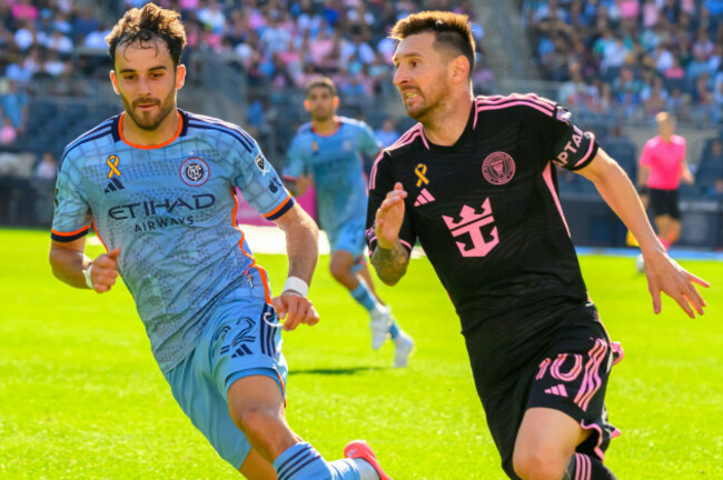 bronx-new-york-usa-21st-sep-2024-kevin-otoole-22-of-nyc-fc-and-lionel-messi-of-miami-fc-go-for-ball-game-between-miami-fc-and-nyc-fc-at-yankee-stadium-credit-image-james-patrick-cooper