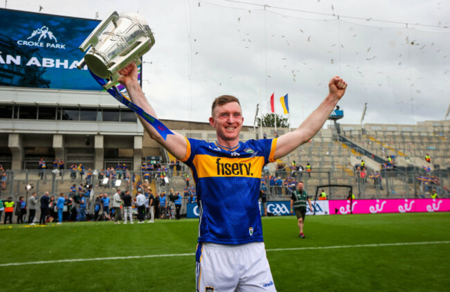 seamus-kennedy-celebrates-with-the-liam-maccarthy-cup